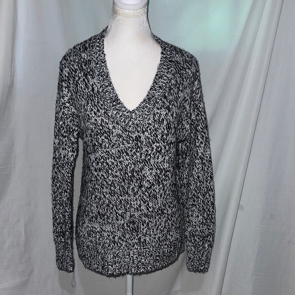 black & white knit Victoria's Secret PINK v neck sweater size xs (oversized)